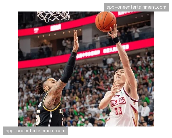 “走进校园”活动继续,吴前现身杭州中学指导小球员 “走进校园”活动继续,吴前现身杭州中学指导小球员