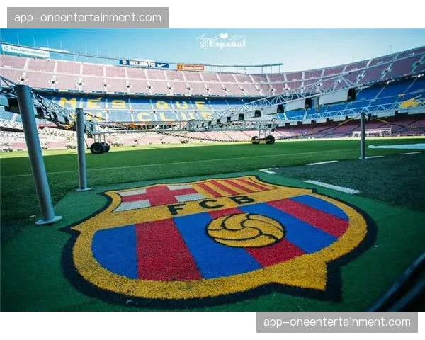 球迷视角:诺坎普球场为即将退役的布斯克茨亮起巨型TIFO 球迷视角:诺坎普球场为即将退役的布斯克茨亮起巨型TIFO